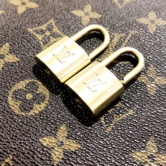 Louis Vuitton Lock # 300 Brass Padlock “NO KEY” - Picture 3 of 5